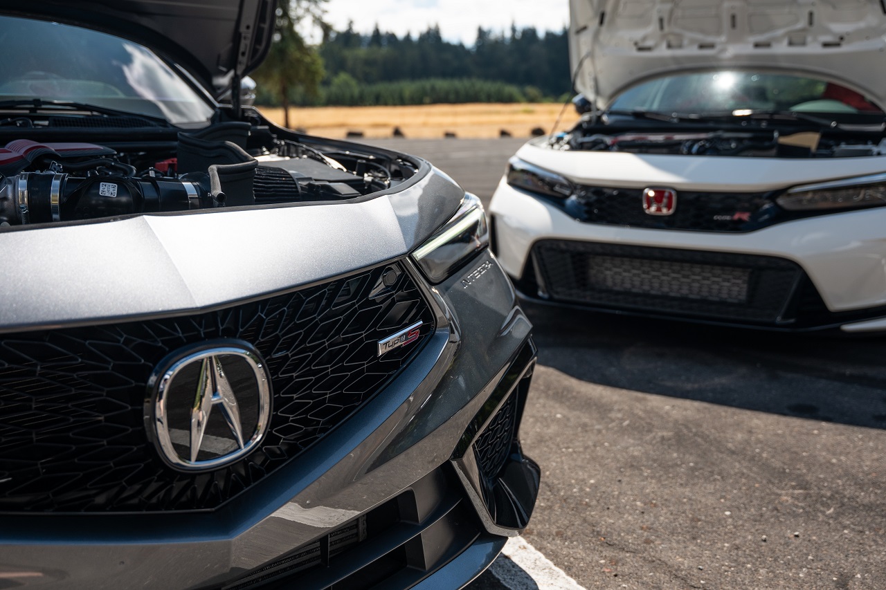 An Acura Integra side by side with a Honda Civic Type R